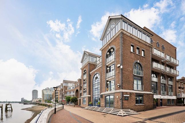 Thumbnail Flat to rent in Clove Hitch Quay, London