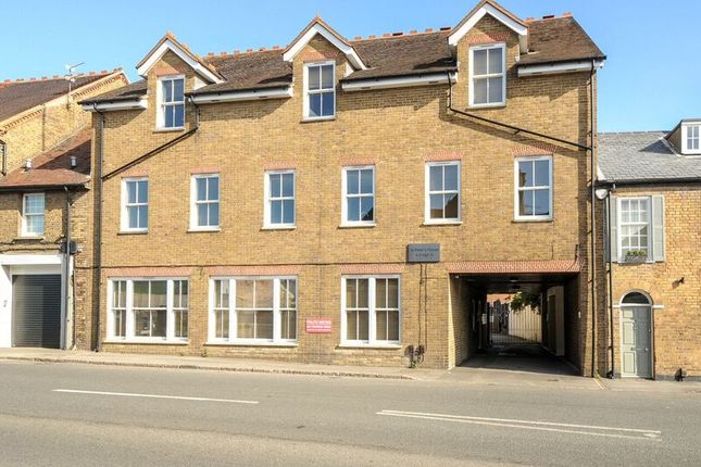 Thumbnail Flat to rent in High Street, Iver