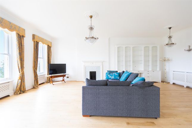 Flat for sale in Adelaide Crescent, Hove
