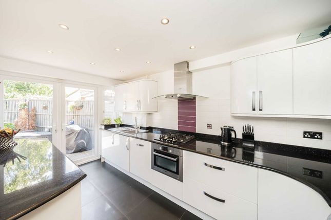 10, Cedar Way, Sunbury-On-Thames photo 4