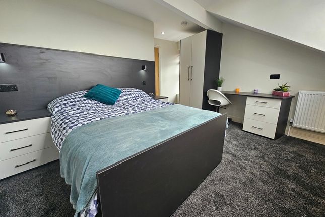203, Cardigan Lane, Leeds photo 2