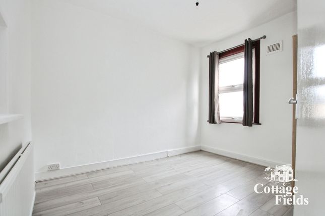 220, Hertford Road, London photo 2