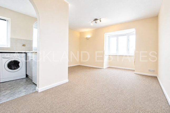 42, Bornedene, Potters Bar photo 3