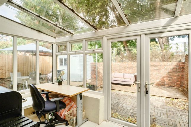 1, Langdale Close, London photo 4