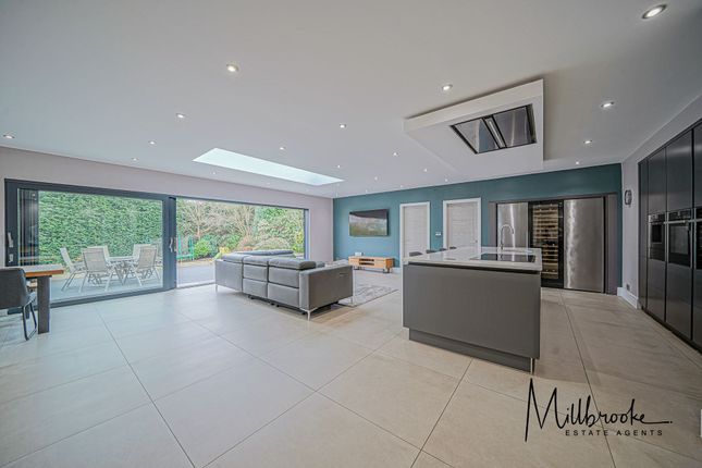 454 Walkden Road, Manchester photo 2