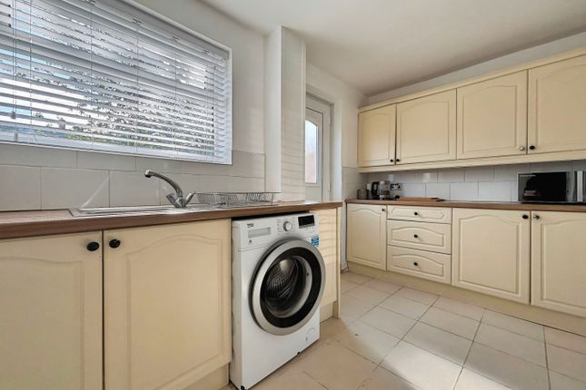 61 Chesterton Road, South Shields, Tyne and Wear photo 4