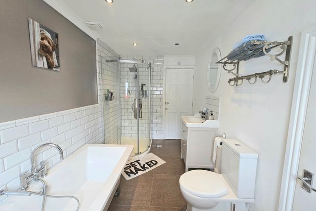 2 Fern Street, Bridgend photo 4