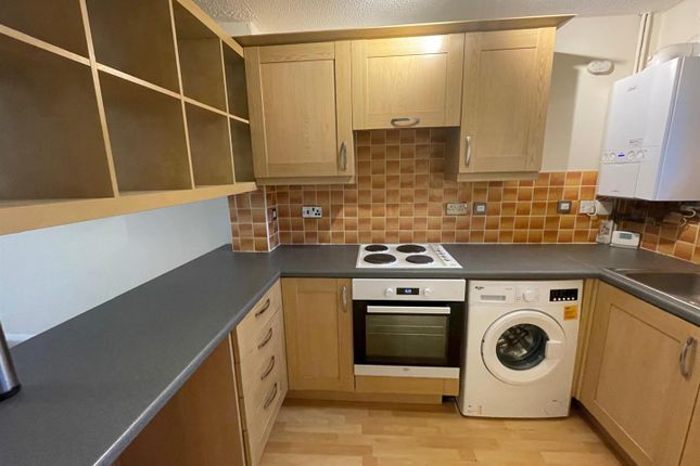 2-bed house on 9, Lamplighters Close, Hempstead, £270,000