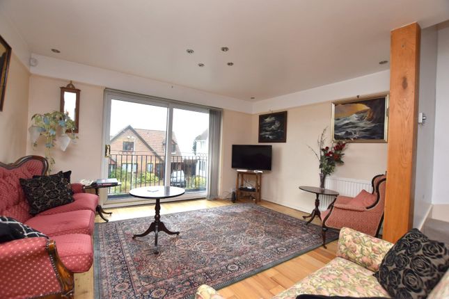 Town house for sale in Battery Point, Hythe