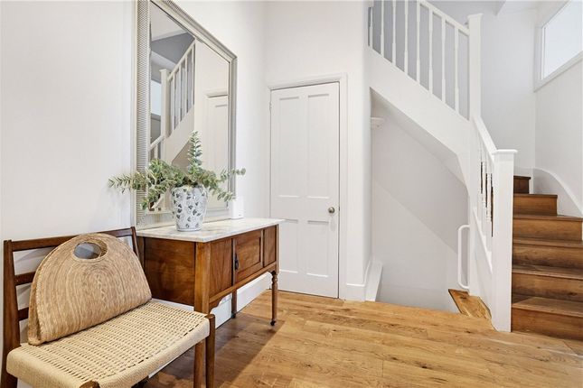 Morton Mews, Earls Court photo 4