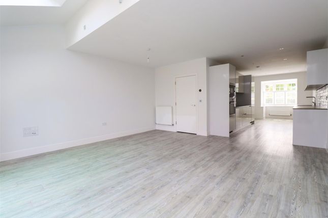 13, Kestrel Walk, Fleet photo 4