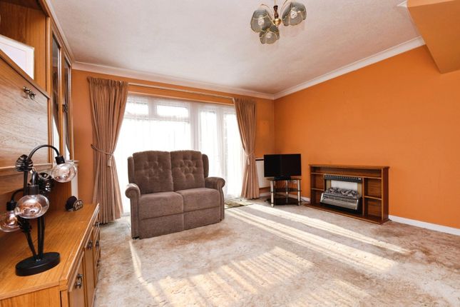 33, Watkins Way, Southend-on-Sea photo 4