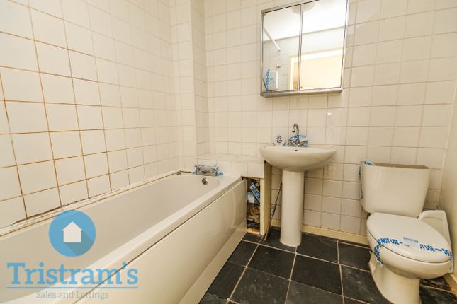 Flat for sale in Fountains Court, Beeston, Nottingham