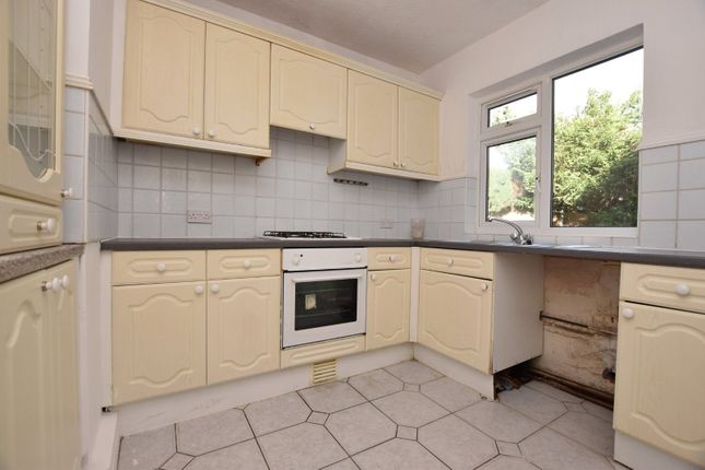 2, Oakwood Court, Leeds photo 3
