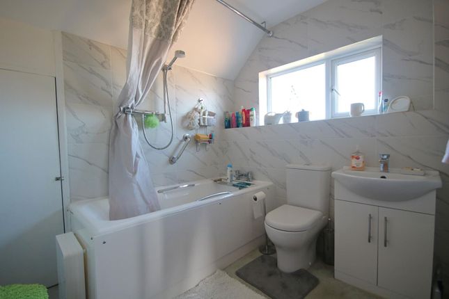 21, Anglesey Close, Ashford photo 4