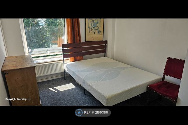 Room to rent in Sandringham Court, Slough