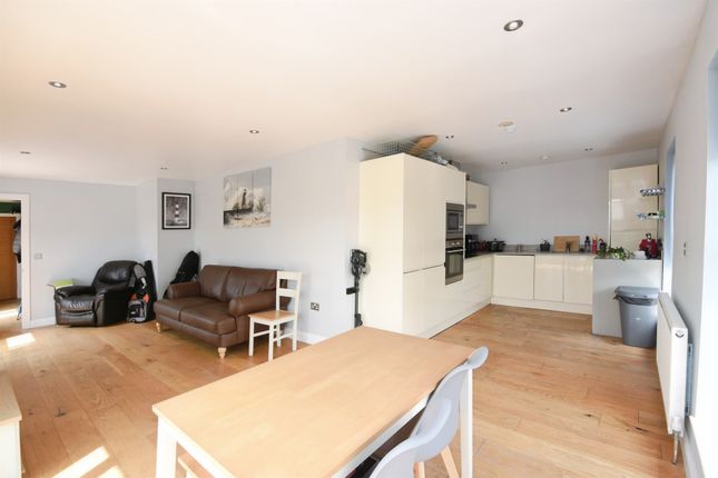 Flat 8, Crown House, 1-3, Crown Street, Brentwood photo 4