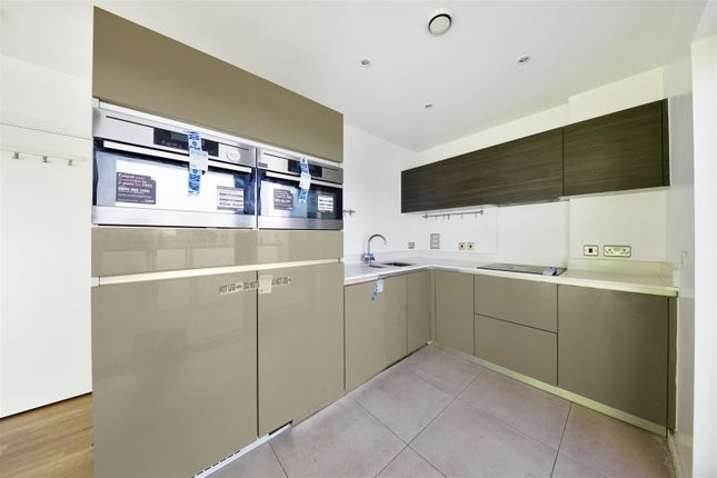 229, Williams Way, WEMBLEY photo 2