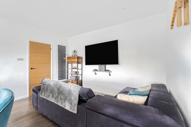 12A, Ashgrove Road, Surrey photo 2