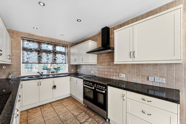 31, Thurleston Avenue, Morden photo 3
