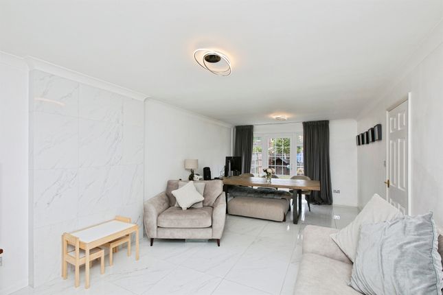 58, Meadow View, BURTON-ON-TRENT photo 4