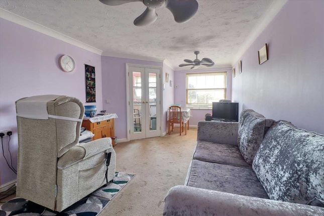 66, Imperial Court, Clacton on Sea photo 2