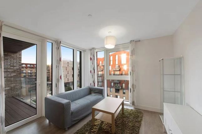 Thumbnail Flat to rent in Rm/Flat 15 Oslo Tower, London