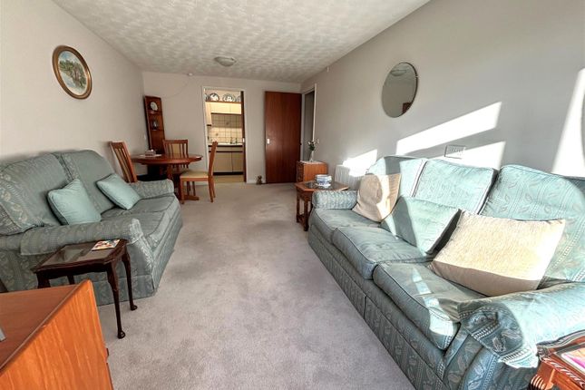 26 Cedar Court, Crockford Park Road, Addlestone photo 4