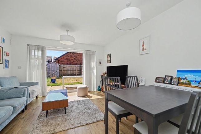 8, Warminster Close, Rugby photo 4