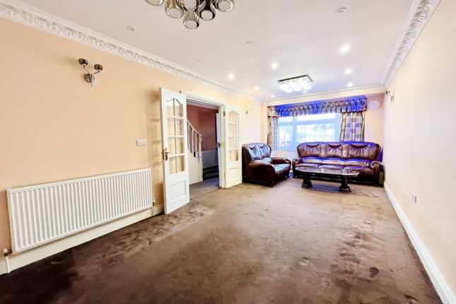 58, Hadley Gardens, Southall photo 4