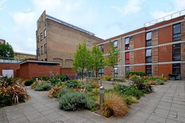 Studio for sale in Carillon Court, Spitalfields, London