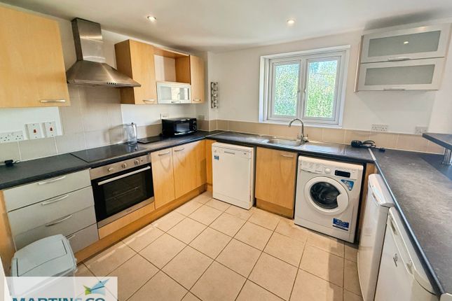 64, Branagh Court, Reading photo 3