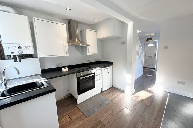 17, Lickless Gardens, Leeds photo 3