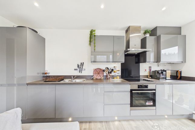 16, THORPE COURT, BORDON photo 4