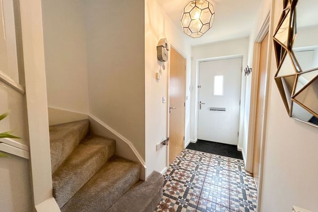 52 Thorne Crescent, Manchester photo 2