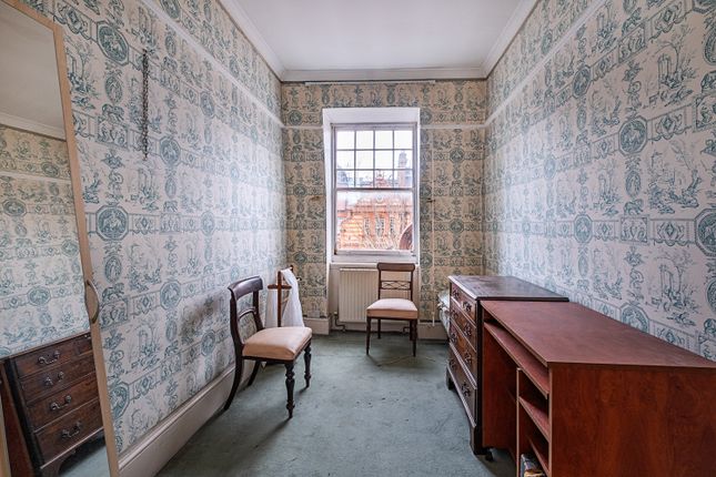 Flat 14, 21-25, Sloane Gardens, London photo 4