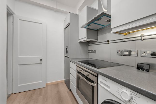 Flat 14, Bronwen Court,, Grove End Road, London photo 4