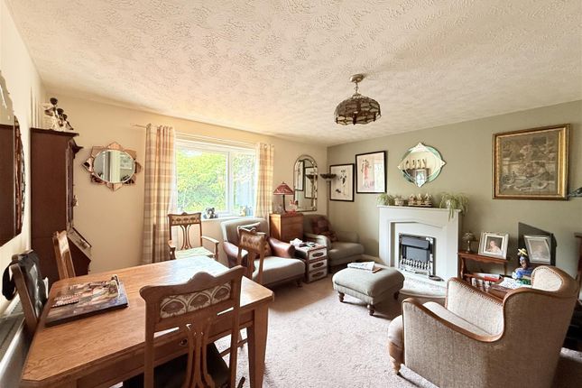 Flat 5, Charlestown Court, Turner Lane, Ashton-Under-Lyne photo 3