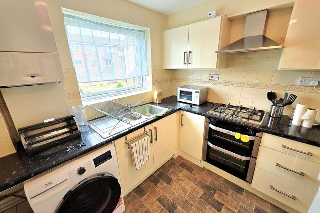 17, Huxley Close, Northolt photo 5