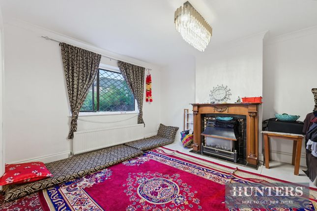 Clayton Crescent, Brentford photo 4