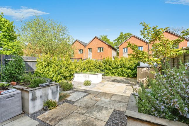 87, Lloyd Road, West Sussex photo 4
