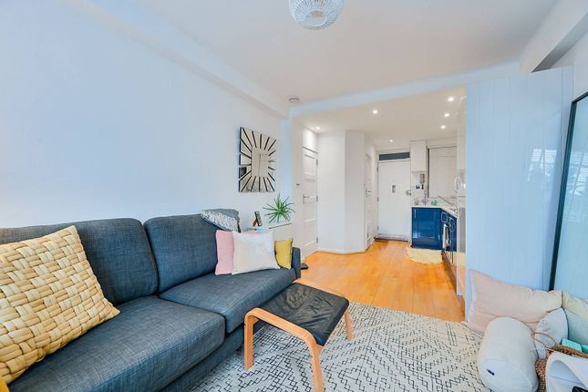 Thumbnail Flat to rent in The Grampians, Hammersmith, London