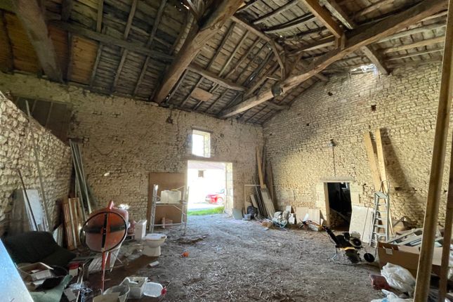 Barn conversion for sale in Courant, Poitou-Charentes, 17330, France