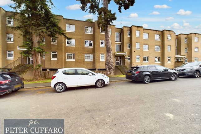 Thumbnail Flat to rent in Rawdon Drive, Hoddesdon