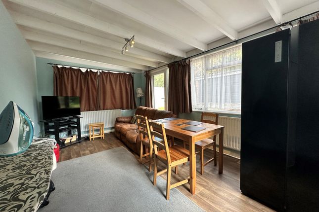 ROOM 5, 200, Farnborough Road, Farnborough photo 4