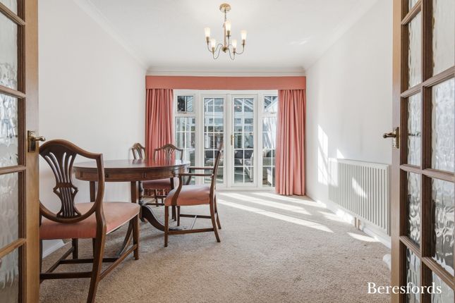 18, Gablefields, Chelmsford photo 4