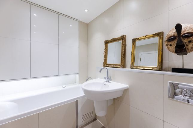 Flat for sale in Russell Road, London