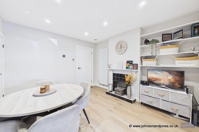17, Wheatash Road, Addlestone photo 4