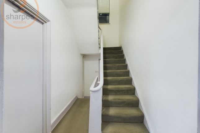 53D High Street Colliers Wood, London photo 5