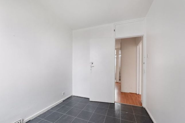 Duplex for sale in Pegswood Court, Cable Street, London